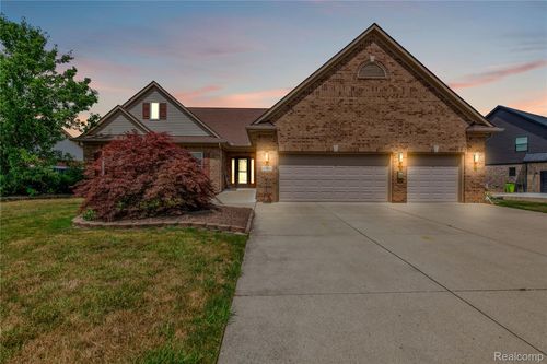 27214 Celtic Dr, Flat Rock, MI, 48134-2128 | Card Image