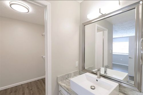 916 Beaver Grade Rd 621 Riders Way, Moon/Crescent Twp, PA, 15108 | Card Image