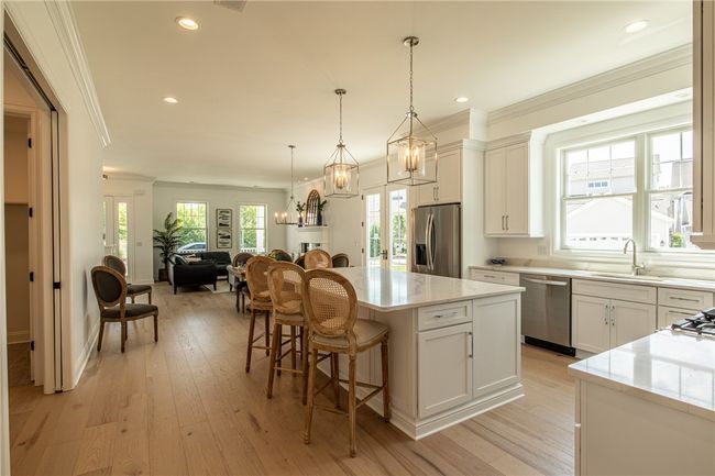 39 2 Nd St, House other with 4 bedrooms, 5 bathrooms and 3 parking in Oakmont PA | Image 17