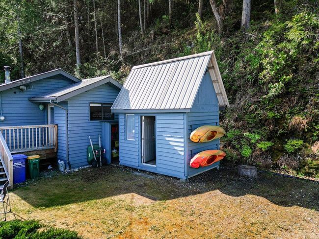 5984 North Lake Road, House other with 3 bedrooms, 1 bathrooms and 3 parking in Pender Harbour BC | Image 3