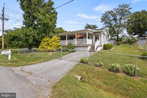 1300 S Raleigh St, MARTINSBURG, WV, 25401-3002 | Card Image