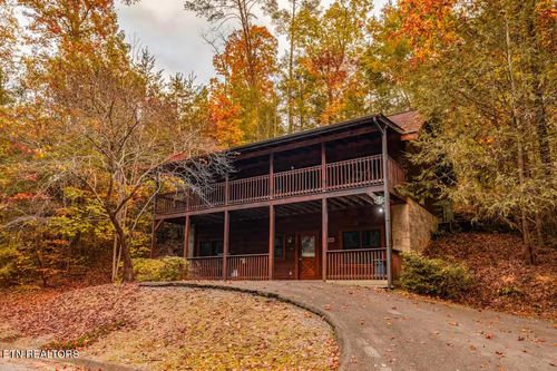 653 Eagles Boulevard Way, Pigeon Forge, TN, 37863-5251 | Card Image