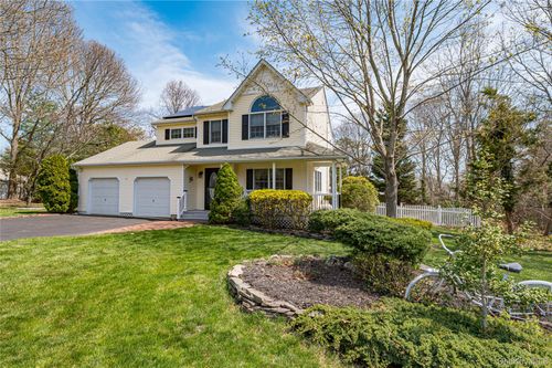 209 Fairway Dr, Wading River, NY, 11792-3612 | Card Image