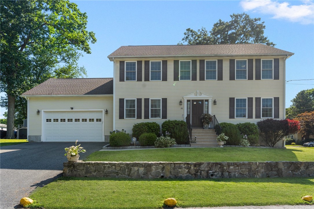 Mullen St, Cumberland, RI 02864