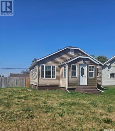 120 3 Rd St W, House other with 2 bedrooms, 1 bathrooms and null parking in Carnduff SK | Image 2