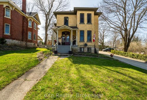 352 Berford St, Bruce, ON, N0H2T0 | Card Image