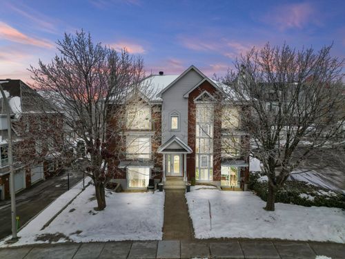 {{alt}} | Card Image