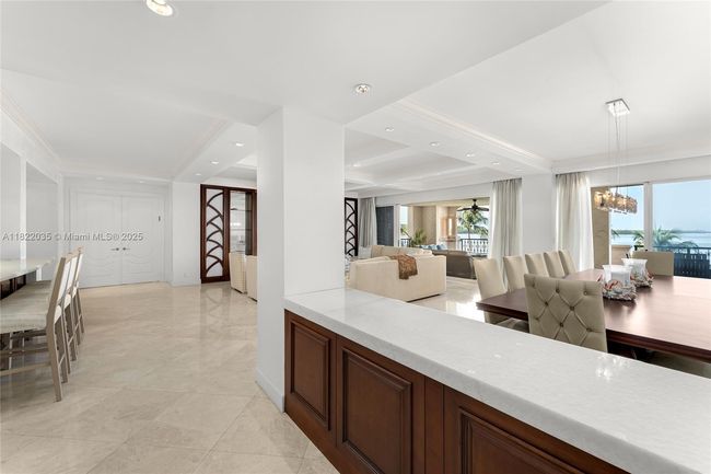 5233 - 5233 Fisher Island Dr, Condo with 4 bedrooms, 5 bathrooms and null parking in Miami Beach FL | Image 13