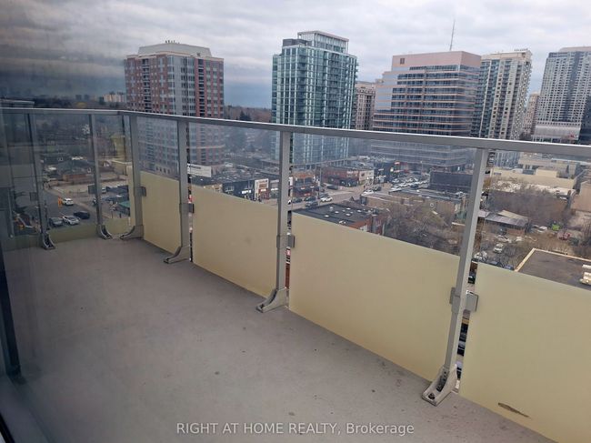 1107 - 75 Canterbury Pl, Condo with 2 bedrooms, 2 bathrooms and 1 parking in North York ON | Image 16