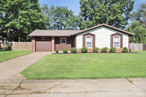 2899 Terri Ln, Newburgh, IN, 47630-9301 | Card Image
