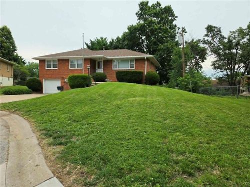 62 Jaguar Cir, Saint Joseph, MO, 64506-2528 | Card Image