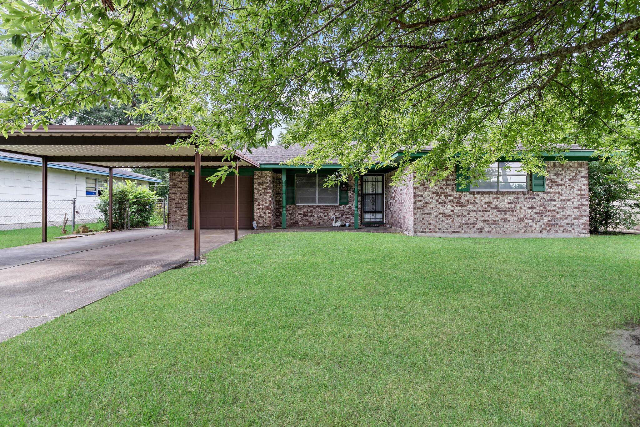 Lee Ann Ln, Beaumont, TX 77707