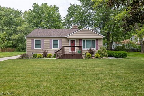 4050 Walter Rd, North Olmsted, OH, 44070-2171 | Card Image