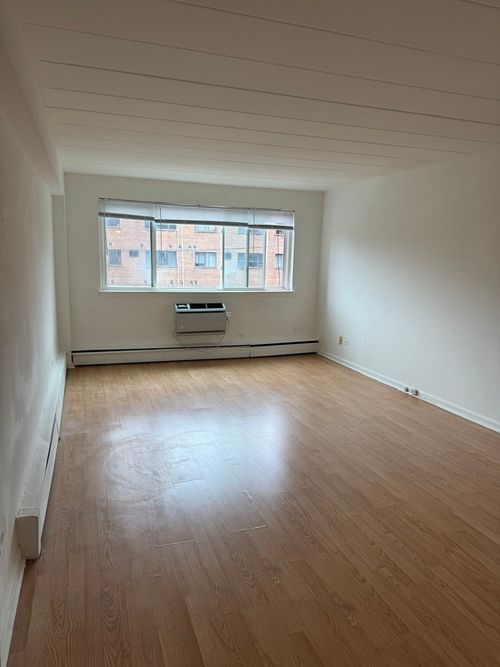 4f-5906 N Sheridan Road, Chicago, IL, 60638 | Card Image