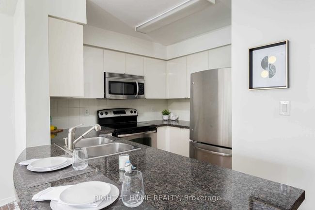 1106 - 4850 Glen Erin Dr, Condo with 1 bedrooms, 1 bathrooms and 1 parking in Mississauga ON | Image 9