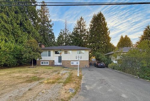 11327 138 St, Surrey, BC, V3R3C9 | Card Image