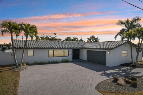 12125 5th St E, TREASURE ISLAND, FL, 33706-2905 | Card Image