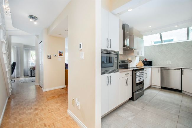 245 E 17 Th Street, Townhouse with 3 bedrooms, 2 bathrooms and 2 parking in North Vancouver BC | Image 12