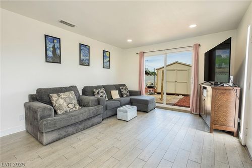 1100 Freeman Ave, Las Vegas, NV, 89106-2424 | Card Image