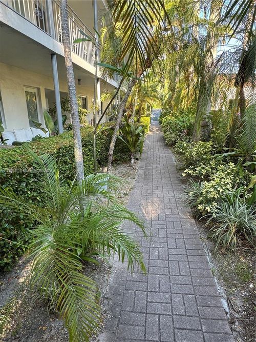 apt-2-4780 Pine Tree Dr, Miami Beach, FL, 33140-3151 | Card Image