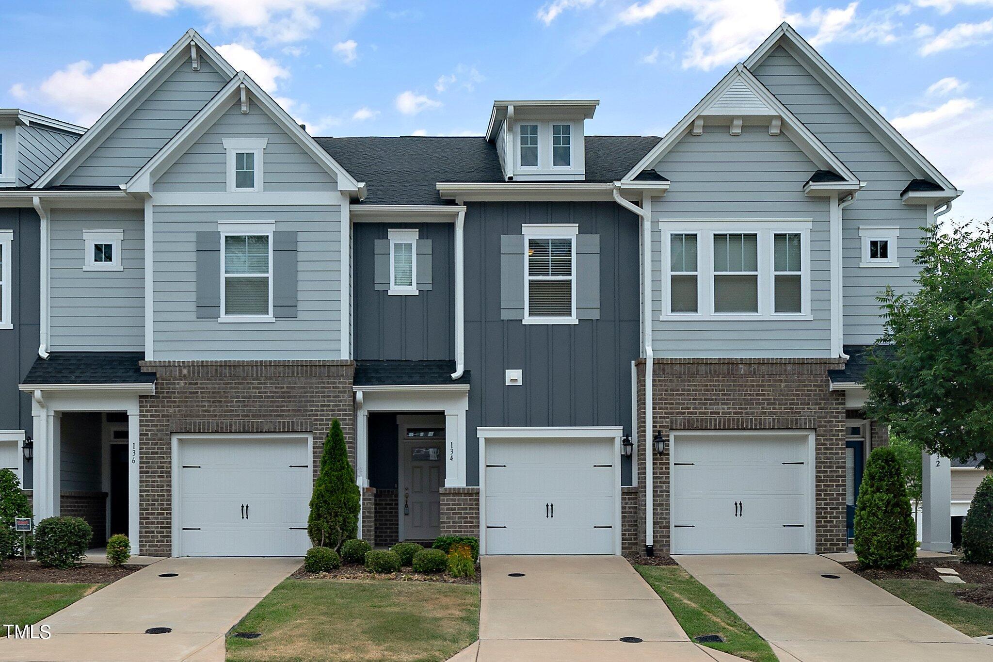 Manordale Dr, Chapel Hill, NC 27517