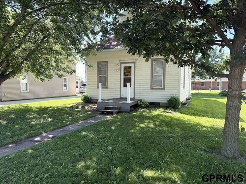515 5th St, Milford, NE, 68405-9597 | Card Image