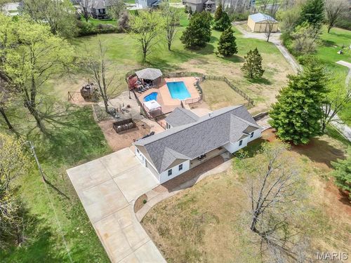 21 Oak Knoll Dr, Saint Charles, MO, 63304-7425 | Card Image