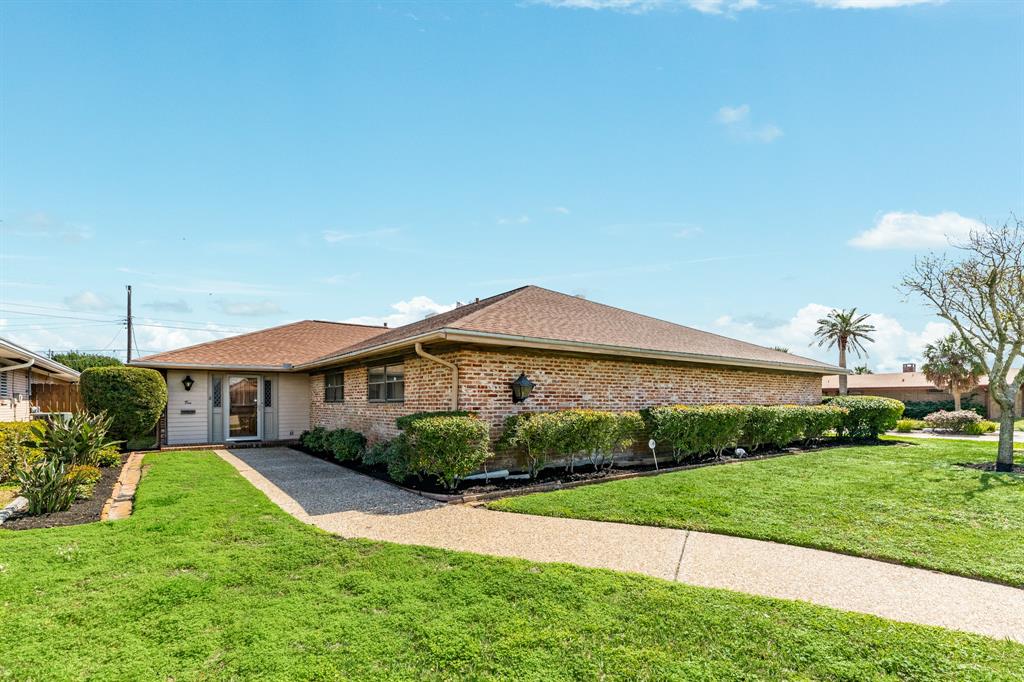 Adler Cir, Galveston, TX 77551