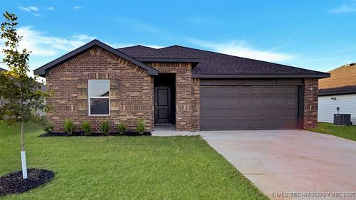 8523 E El Paso St, Broken Arrow, OK, 74014-7134 | Card Image
