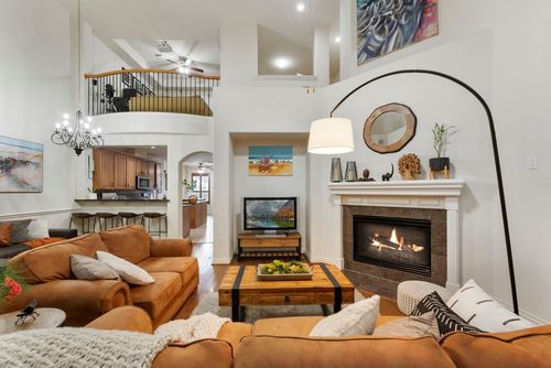 27 Medley Ln, The Woodlands, TX, 77382-1083 | Card Image
