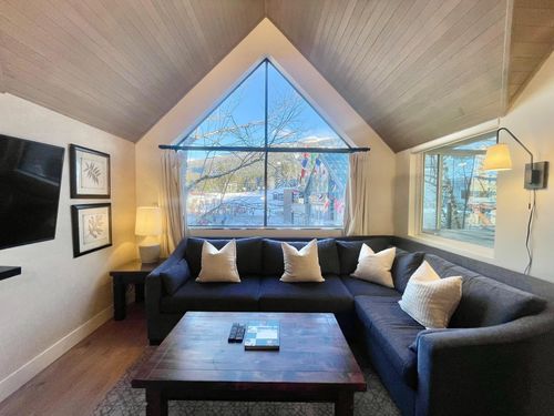week-9-4293 Mountain Square, Whistler, BC, V8E1B8 | Card Image