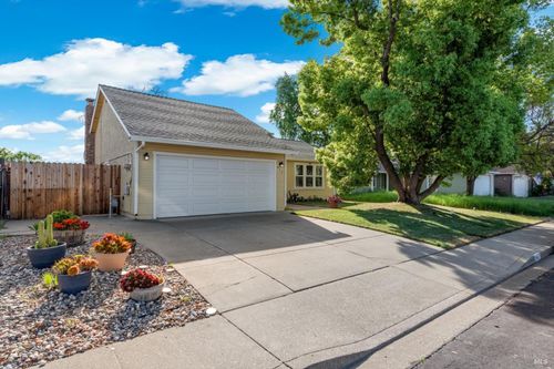 427 Temple Dr, Vacaville, CA, 95687-5147 | Card Image