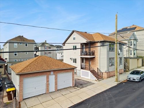 41 Barnes St, Fall River, MA, 02723-3205 | Card Image