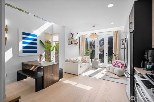 a-712 W Bertona Street, Seattle, WA, 98119 | Card Image