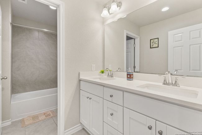 5603 Chestnut Xing, House other with 5 bedrooms, 3 bathrooms and null parking in San Antonio TX | Image 25