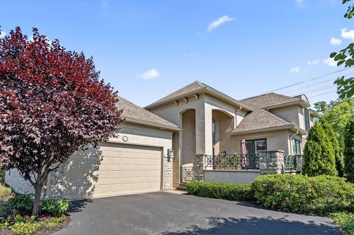 4939 Stonehaven Dr, Upper Arlington, OH, 43220-2827 | Card Image
