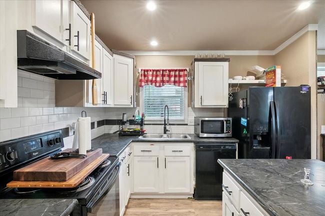 13271 Mustang Trl, House other with 2 bedrooms, 1 bathrooms and null parking in Hamshire TX | Image 14