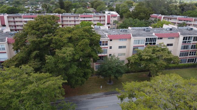 APT-306 - 1015 Country Club Dr, Condo with 1 bedrooms, 2 bathrooms and null parking in Margate FL | Image 4