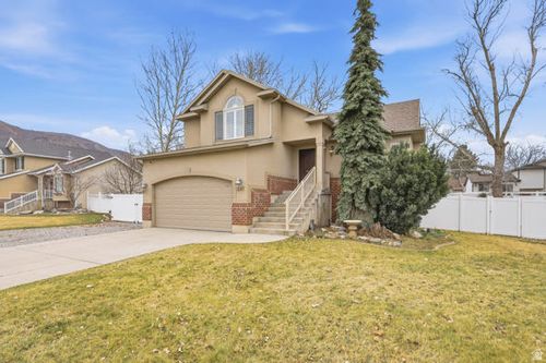 687 W 2025 N, Centerville, UT, 84014-2606 | Card Image