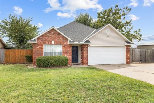 1024 Nw 18th St, Moore, OK, 73160-1406 | Card Image