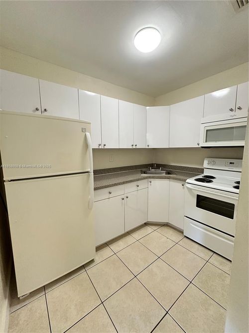 apt-2-609 Nw 7th Ave, Hallandale Beach, FL, 33009-3256 | Card Image