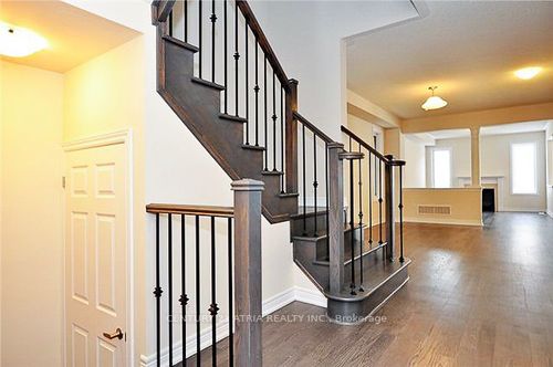 4 Applegate Dr, East Gwillimbury, ON, L9N0R2 | Card Image