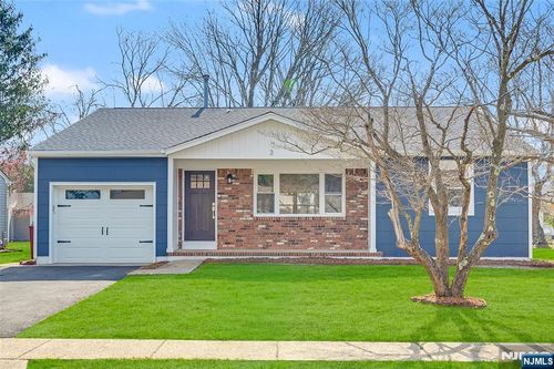 3 Pembroke Ln, Toms River, NJ, 08757-4420 | Card Image