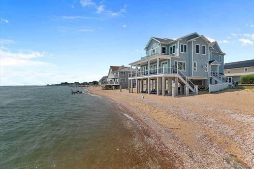 6 1st Ave, East Haven, CT, 06512-4918 | Card Image