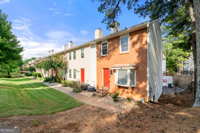 136 Holcomb Ferry Road, Townhouse with 3 bedrooms, 3 bathrooms and null parking in Roswell GA | Image 2