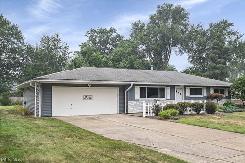 13366 Richards Dr, Strongsville, OH, 44149-4025 | Card Image
