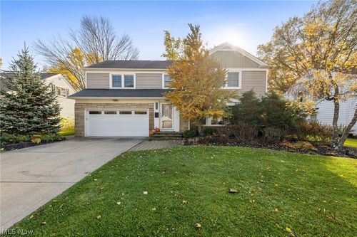 24000 Wimbledon Rd, Shaker Heights, OH, 44122-3154 | Card Image