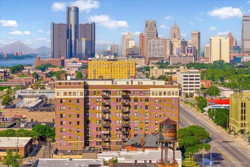 c5-2900 E Jefferson Ave, Detroit, MI, 48207-4242 | Card Image