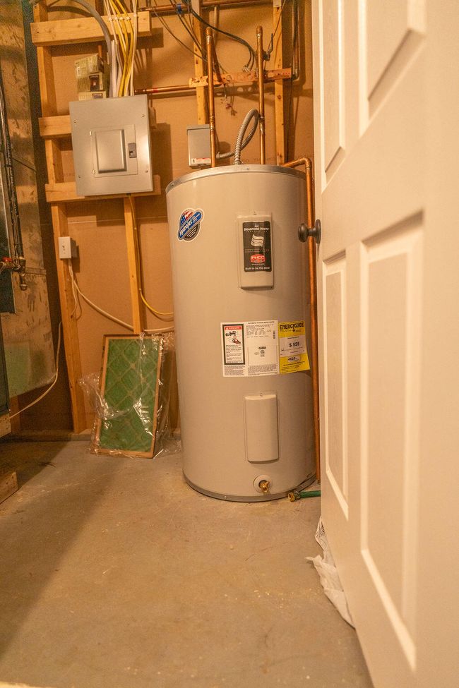 Water heater. | Image 90