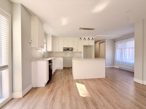 939 Rue Roy, Montréal, QC, H4L3T8 | Card Image
